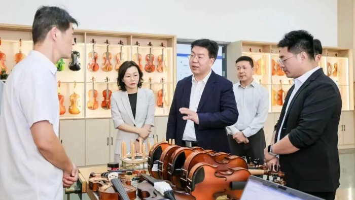 李晖调研黄桥琴韵小镇建设情况